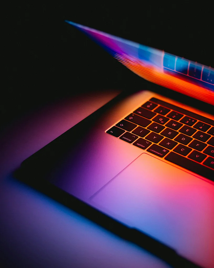 Code auf einem Laptop